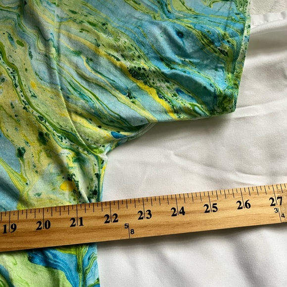 Tie-dye COLOR TONE  T-shirt. Size large. It is a beautiful shirt ! - Picture 5 of 6